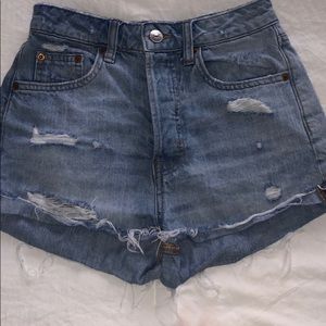 DIVIDED DEMIN SHORTS